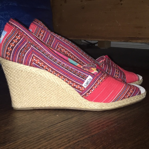 RED TOMS WEDGES - Picture 2 of 3